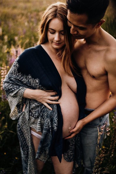 Raw and Intimate Maternity Photos