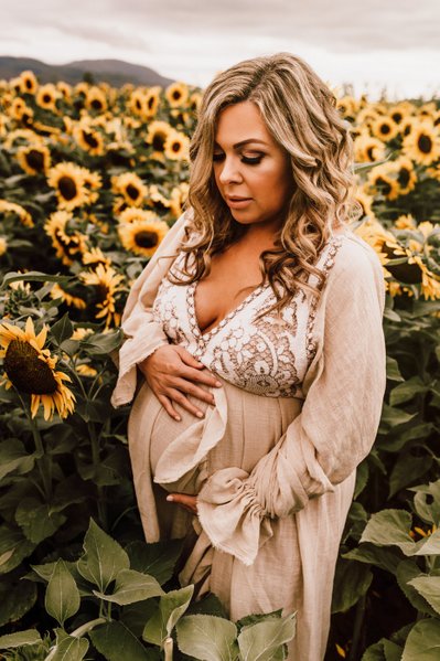 Abbotsford Sunflower Photo Shoot of Pregnant Mom