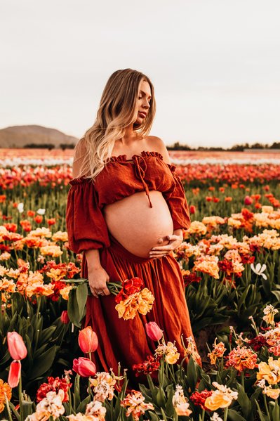 Pregnancy Photos at Tulip Field