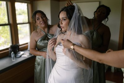 Scribner Bend Vineyards Wedding Getting Ready Photos