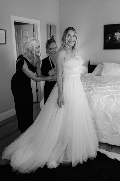 Suisun Valley Inn Bride Getting Ready