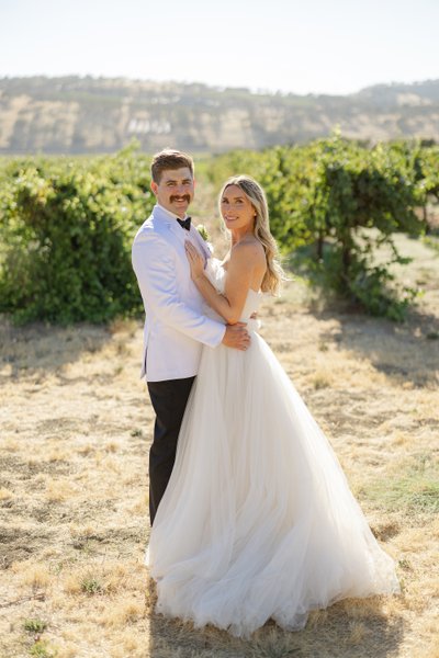 Suisun Valley Inn Wedding Couples Portrait