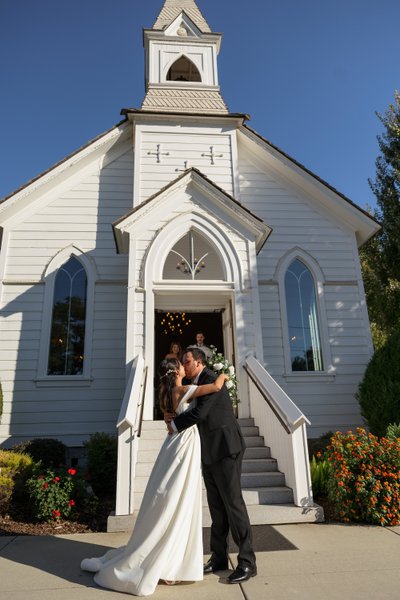 Old St. Mary’s Chapel Kissing Newlyweds