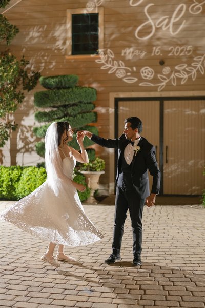Scribner Bend Vineyards Wedding First Dance