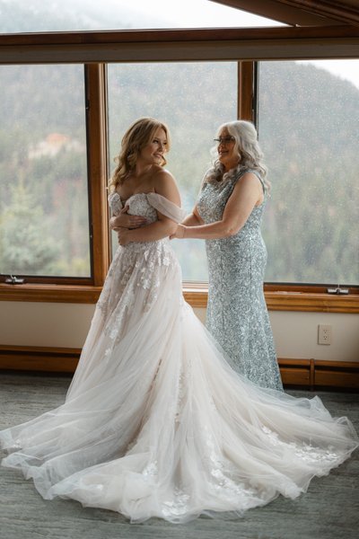 Tahoe Blue Estate Bride Getting Ready
