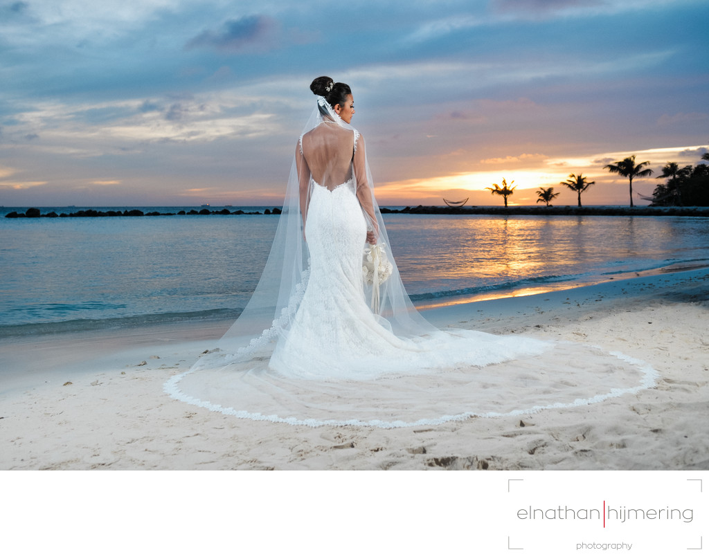 elegant bridal gown on beach sunset novia en playa