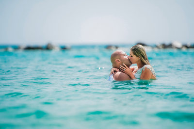 intimate kissing in sea