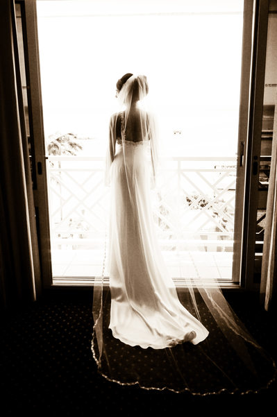 bride in balcony aruba