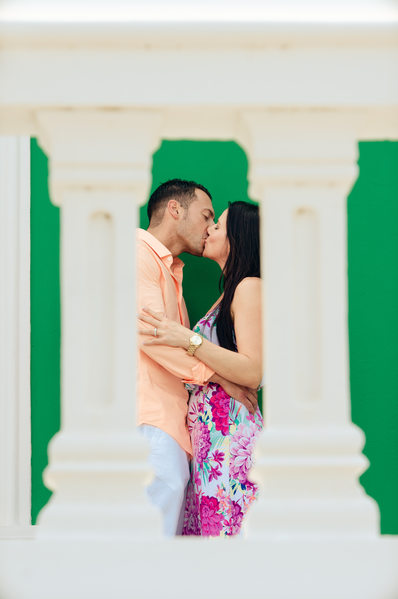 bride groom kissing cityhall