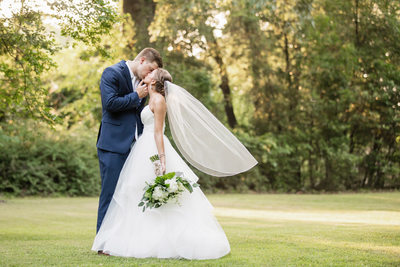 Memphis Wedding Photography Annesdale Mansion Kiss