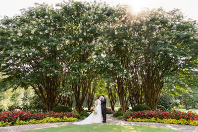 Memphis Wedding Photographers Overton Park Kiss