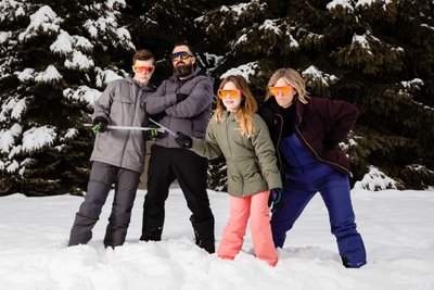 Fun Coeur d'Alene Family Snow Portrait With Attitude