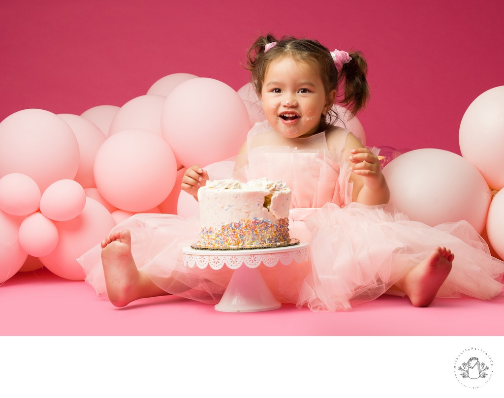 Pink balloons backdrop cake