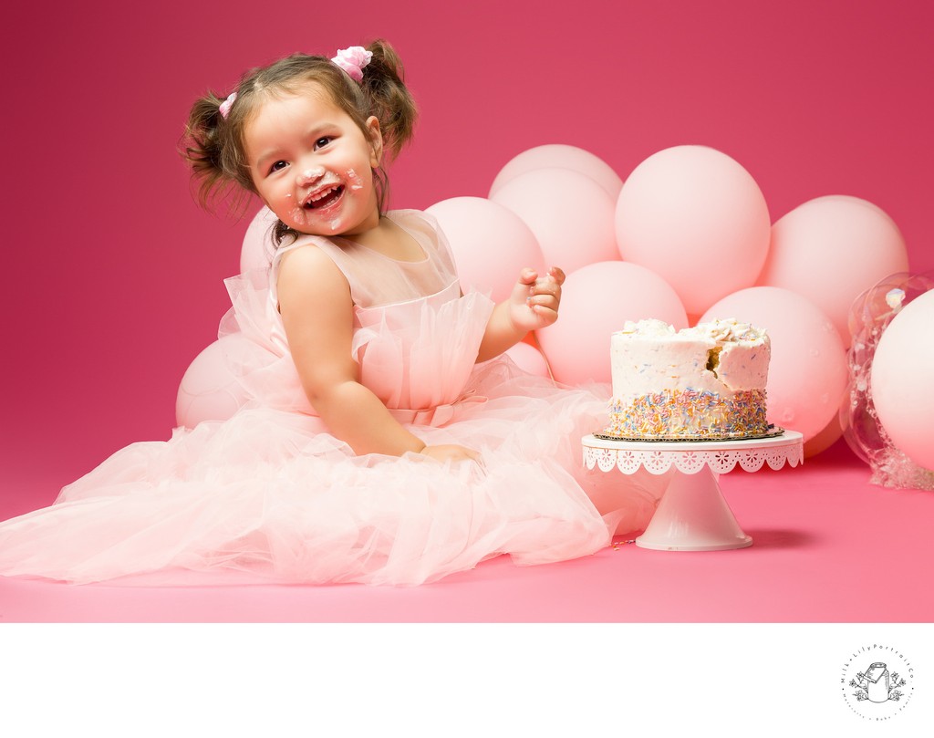 cake smash photo shoot pink background