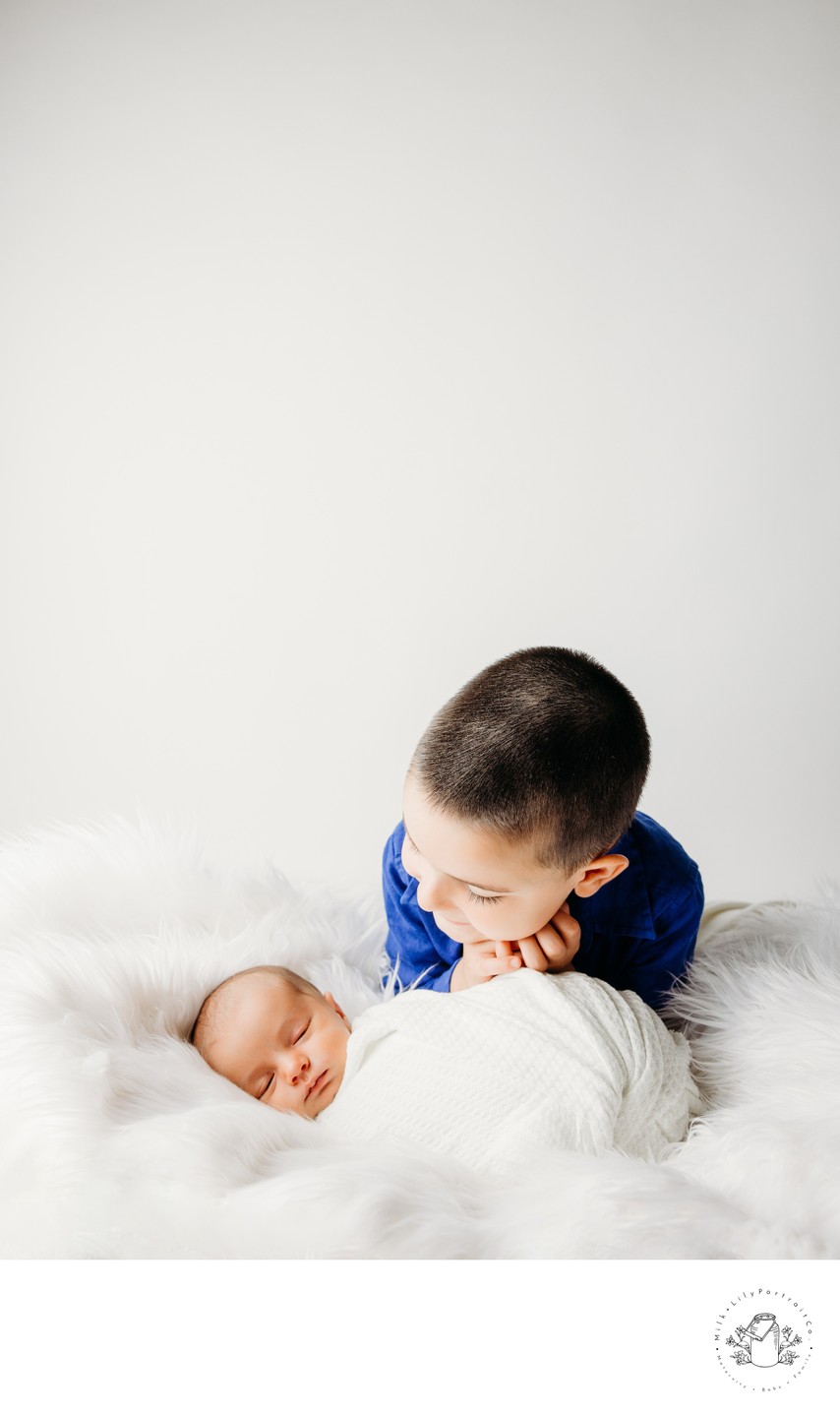 Sibling Harmony Celebrate with Newborn Portraits