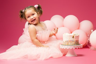 cake smash photo shoot pink background