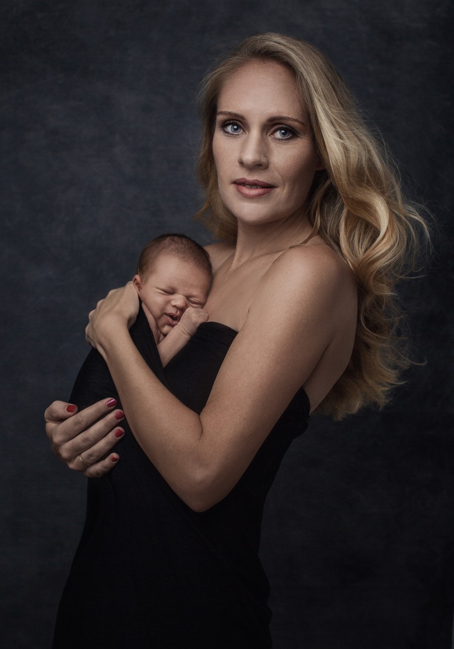 Best Amsterdam Portrait Motherhood Photographer Bettina