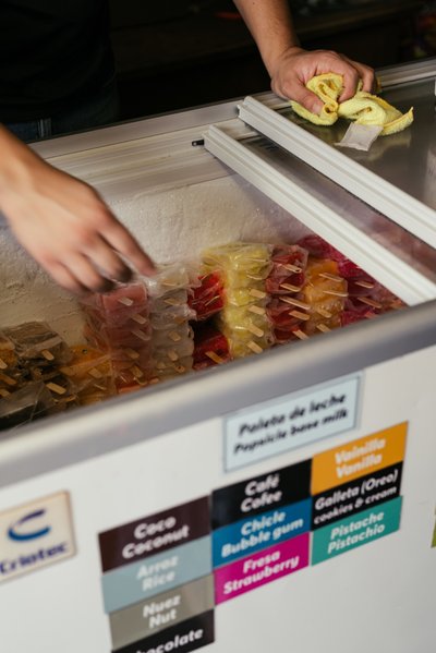 unique engagement photos MiCri40