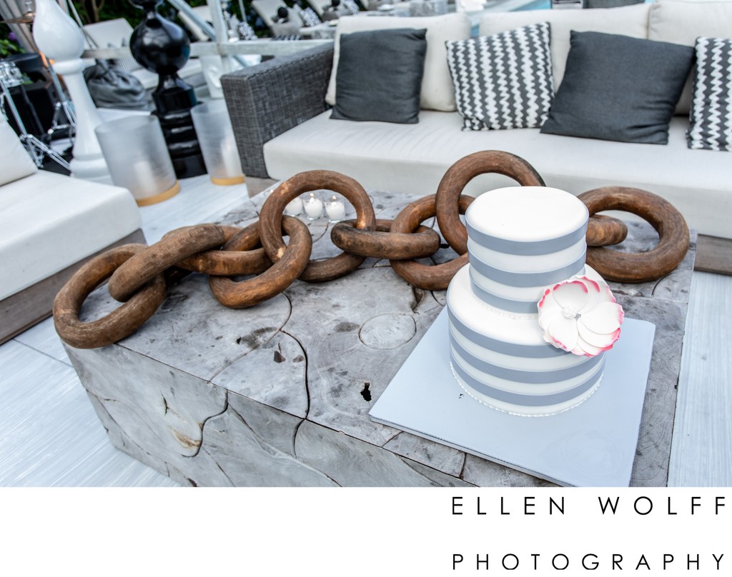 Hamptons Wedding cake presentation with oversized chain