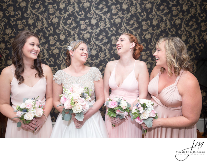 The Bride And Her Bridesmaids Top Rated D C Wedding Photographer The Bride And Her Bridesmaids