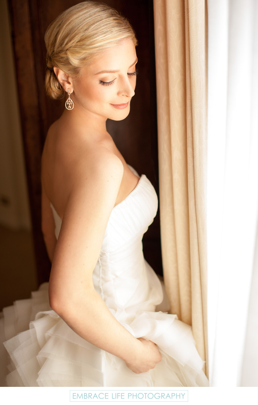 Elegant Bride in Dramatic Over-the-Shoulder Pose