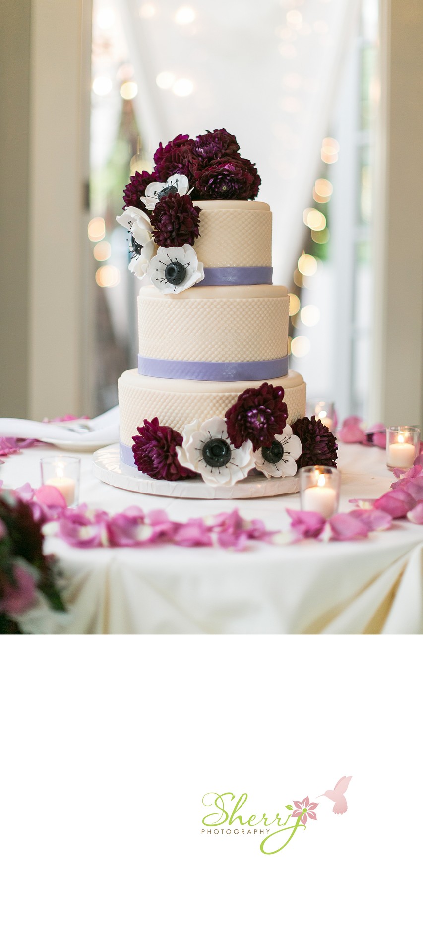 pretty wedding cake white anemones