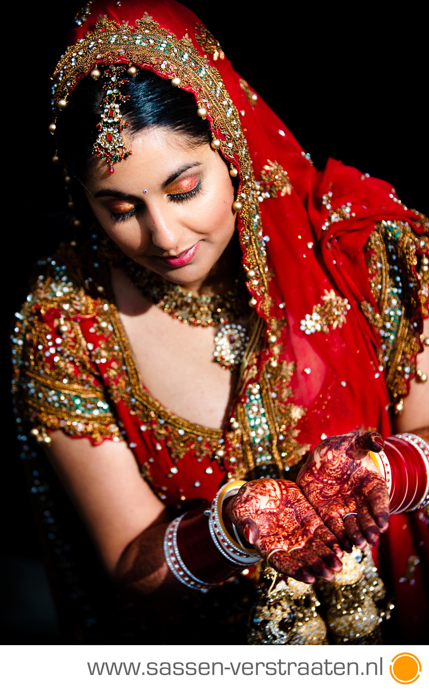 punjabi bruid met henna