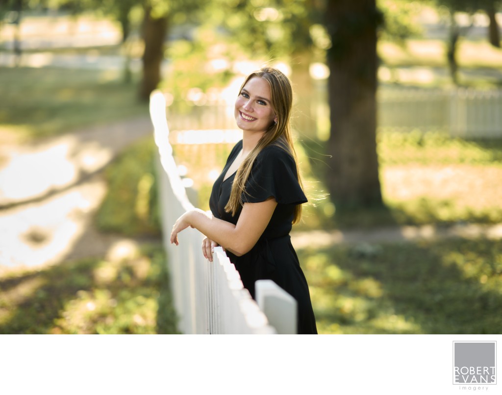 Beautiful leading lines brings the eye right to this smiling senior
