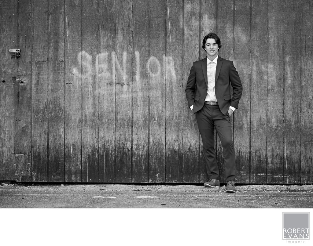  Taking advantage of conveniently placed graffiti in this creative senior portrait