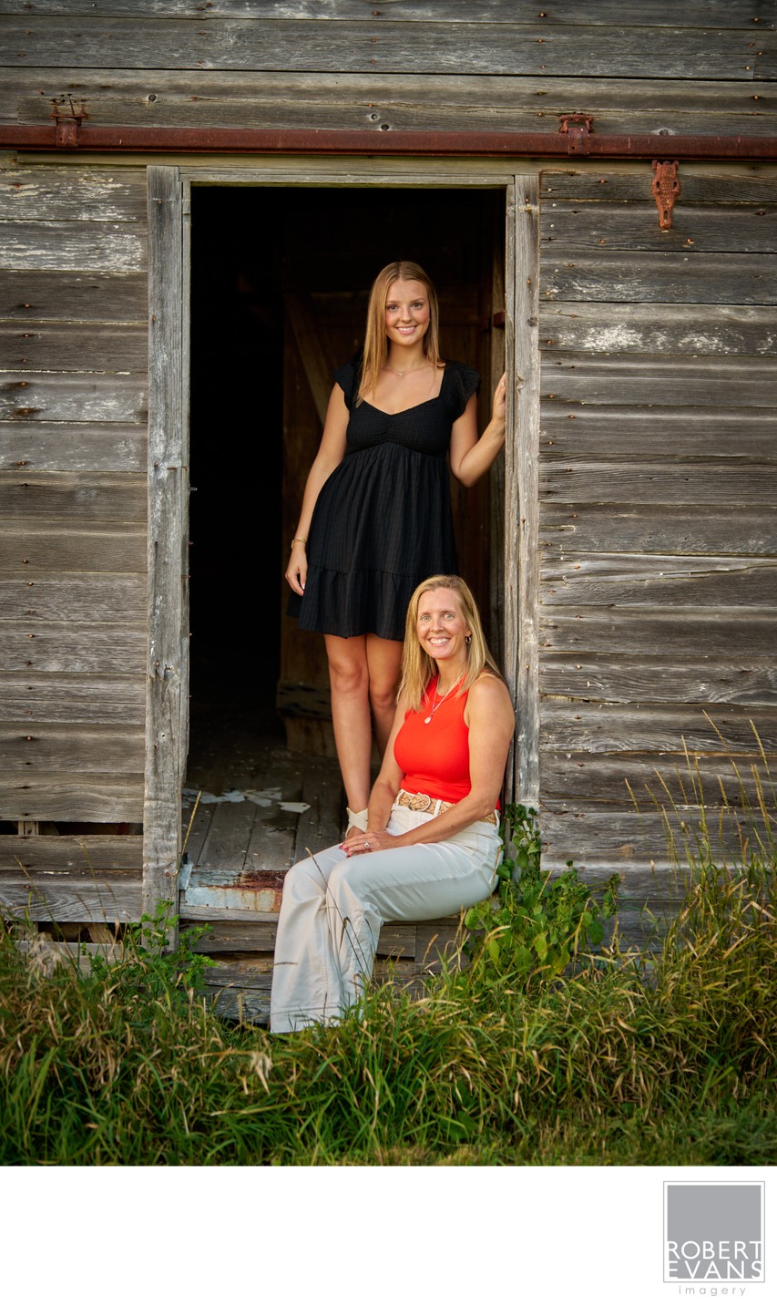 Southwest Christian Senior with her mom in the doorway of and old barn.