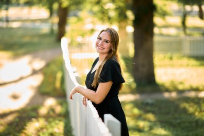 Beautiful leading lines brings the eye right to this smiling senior