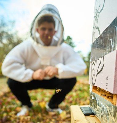 Bee Keeper Senior Portrait Chanhassen Minnesota