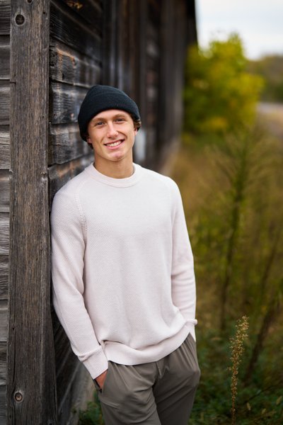 Clothing matters in your senior portrait session. Delano MN.