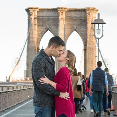Brooklyn Bridge Kissing Couple | Engagement Photos