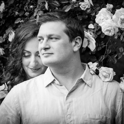 Black and White Engagement Session | Roses | NYC