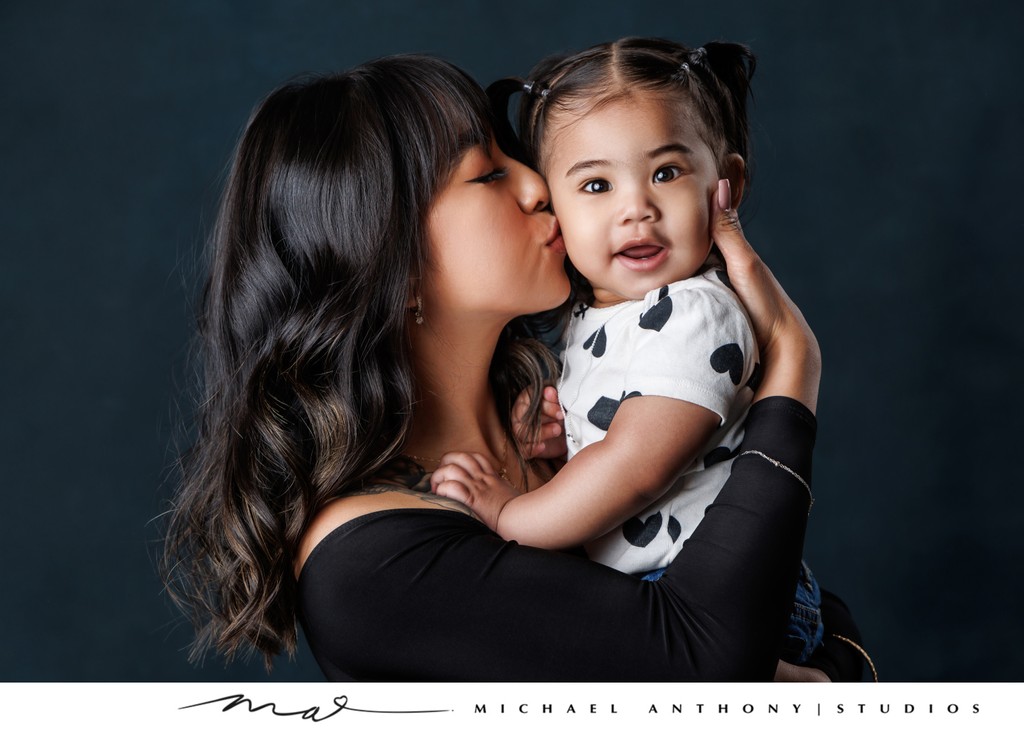 Heartwarming Mother-Daughter Moment in Dallas