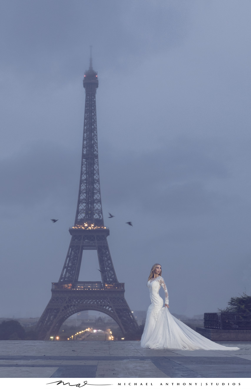 Bride poses in front of Eiffel Tower