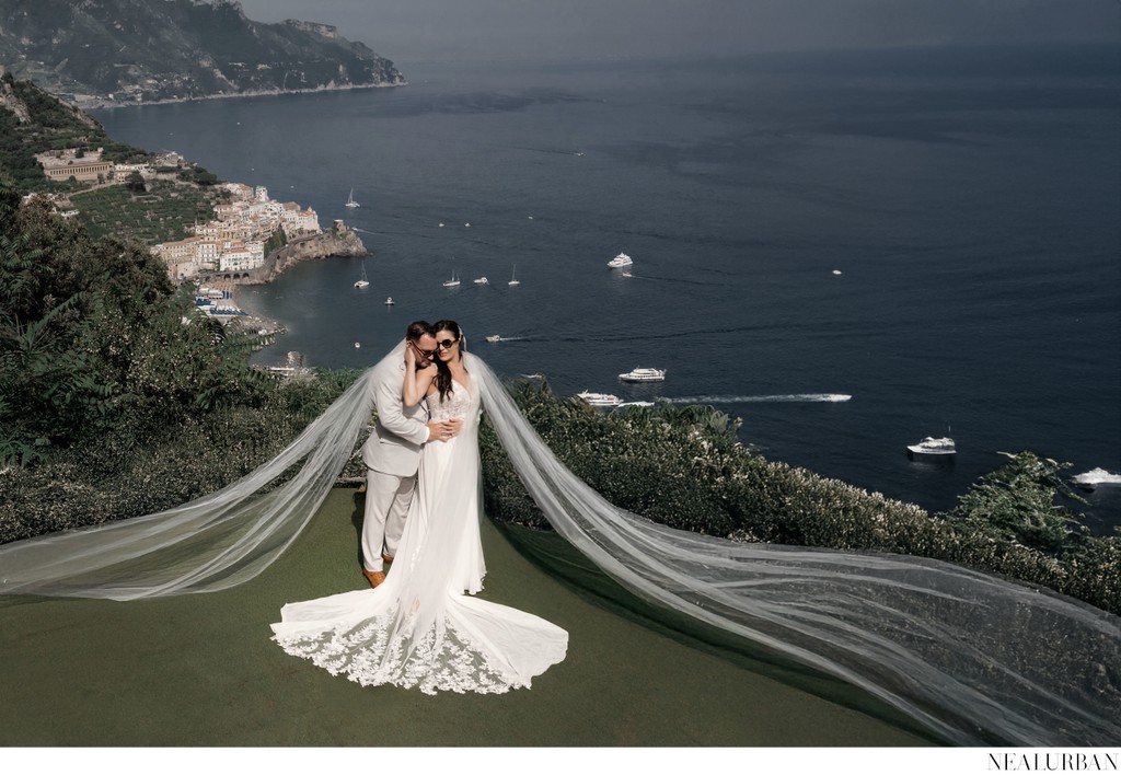 Villa Gioello Bride and Groom on the Coast