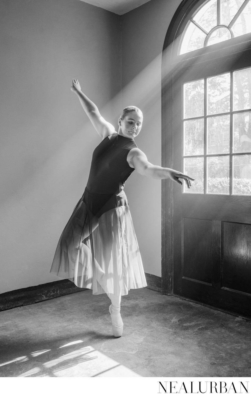 Pointe Dance in Black and White at Abandon Theater