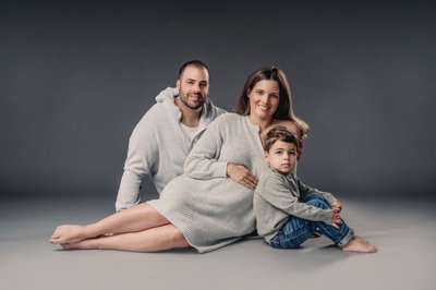 Sweater Maternity Session in Studio