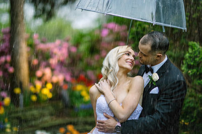 wedding photos in the rain