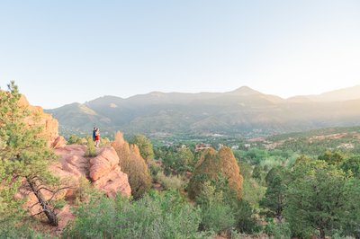 garden of the gods engagement session photos 