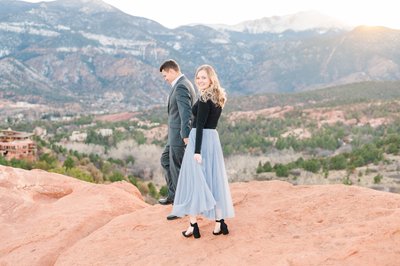 garden of the gods engagement session what to wear 