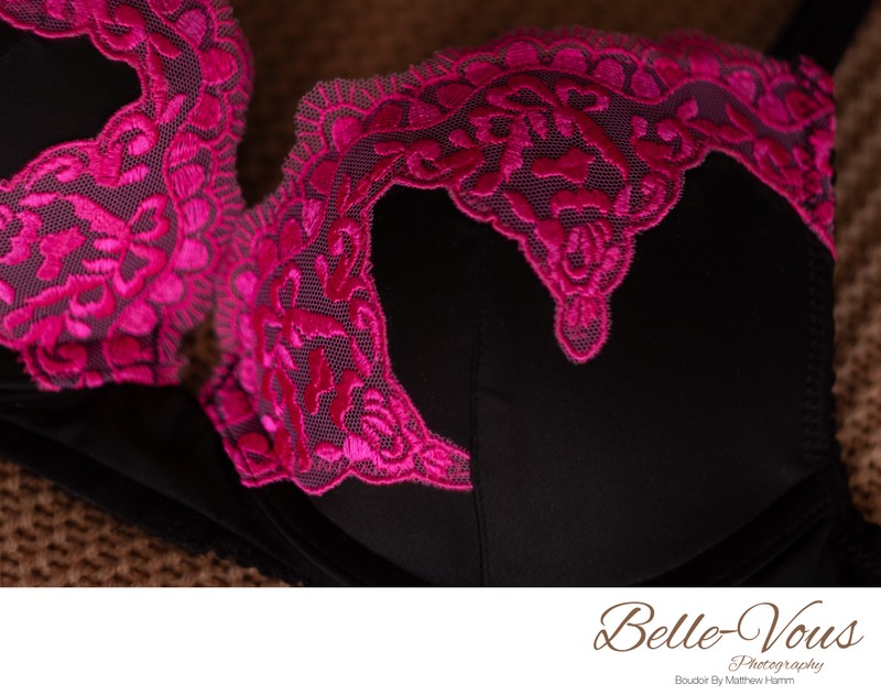 Kayser Very Sexy Bra - Close-up | Black & Pink | 10B