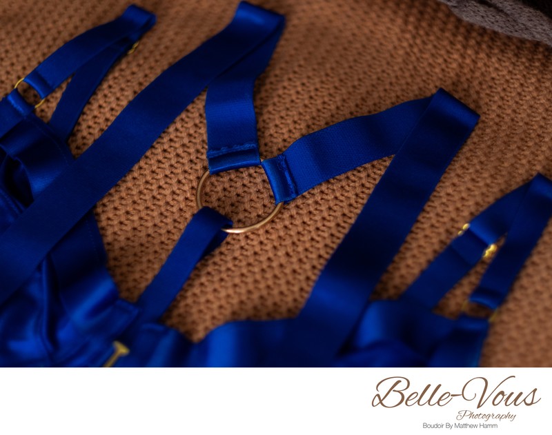 Electric Sapphire centre ring detail