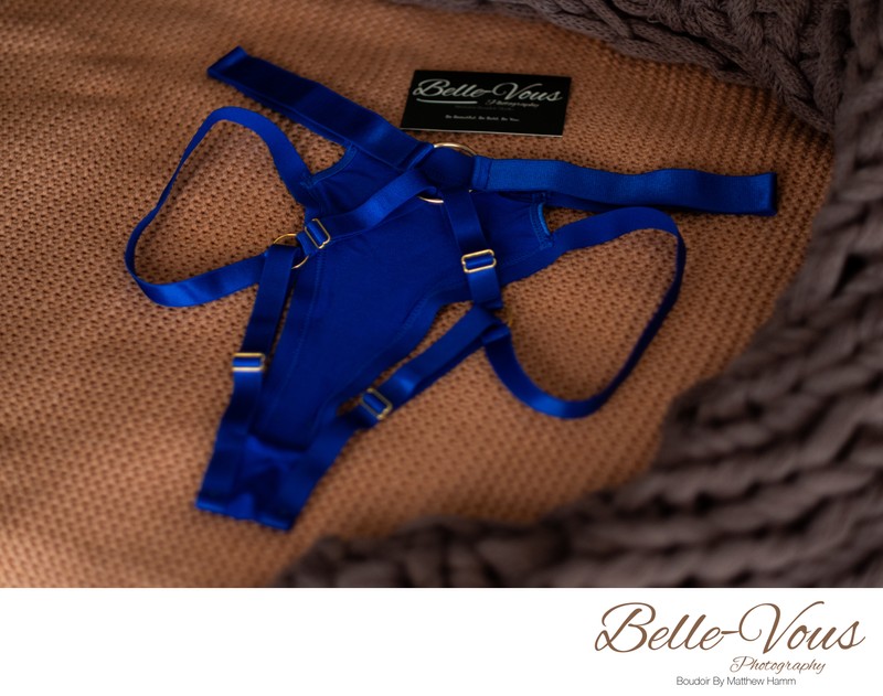 Electric Sapphire thong harness – angled