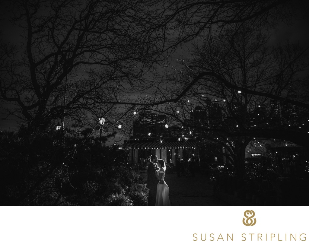Romantic Brooklyn Bridge Wedding Photos in Dumbo