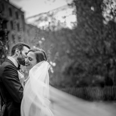 Iconic Brooklyn Bridge Wedding Photos in Dumbo