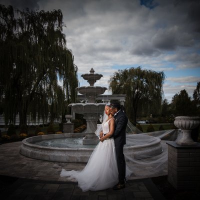 Mansion on Main Street wedding photo at the fountain