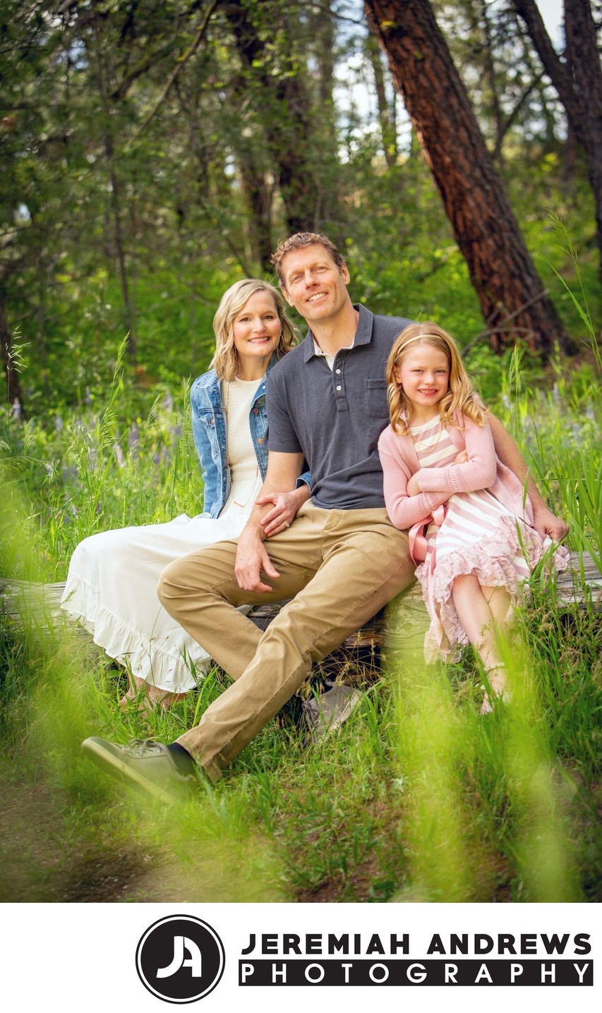 Creative photo sessions on location in the North Idaho Easter Washington area.  Don't settle for mediocrity for your next family photos